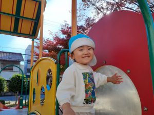 たいよう組　落ち葉あそび！(2歳児)